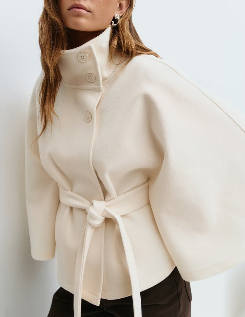 Damen Trenchcoat mit hohem Halsausschnitt, modischen Fledermausärmeln und Gürtel