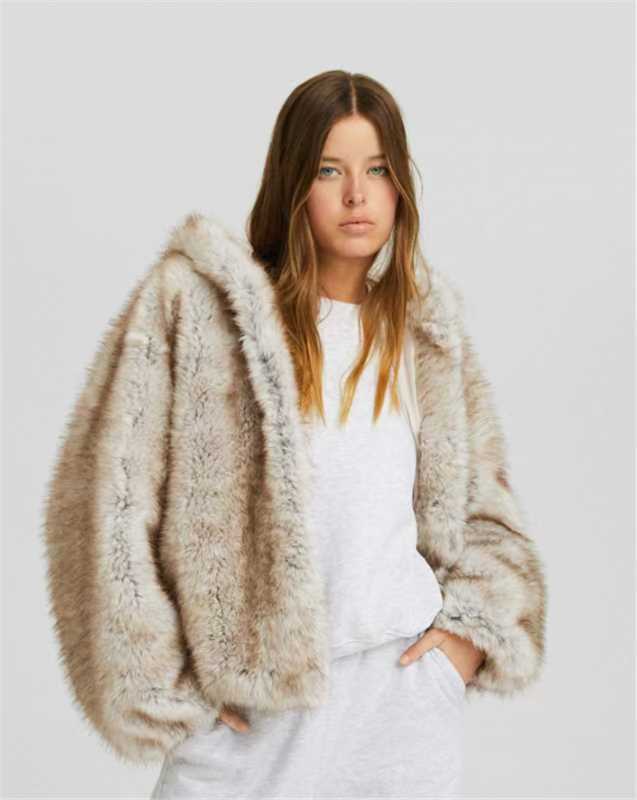 Women's faux fur jacket in apricot