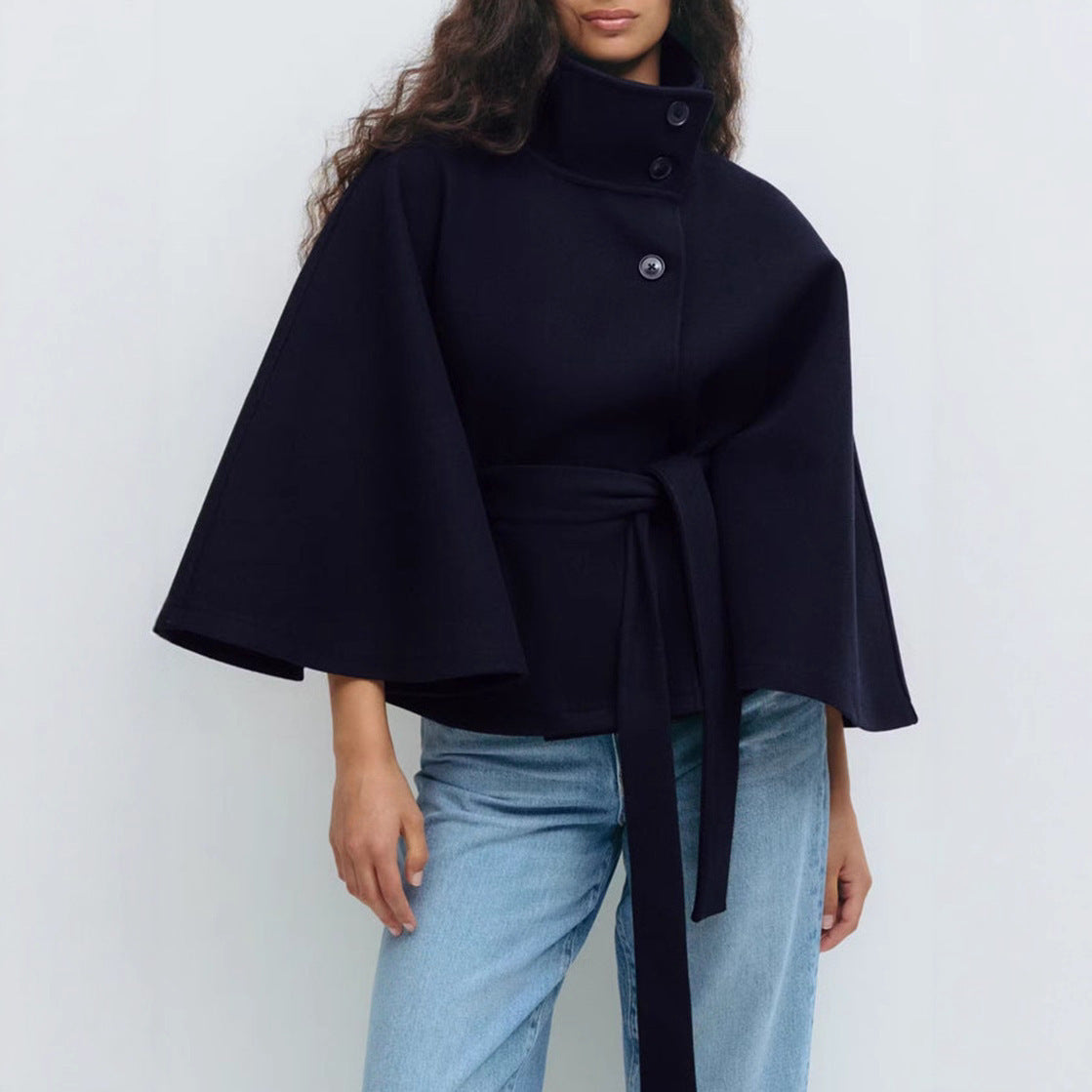Damen Trenchcoat mit hohem Halsausschnitt, modischen Fledermausärmeln und Gürtel