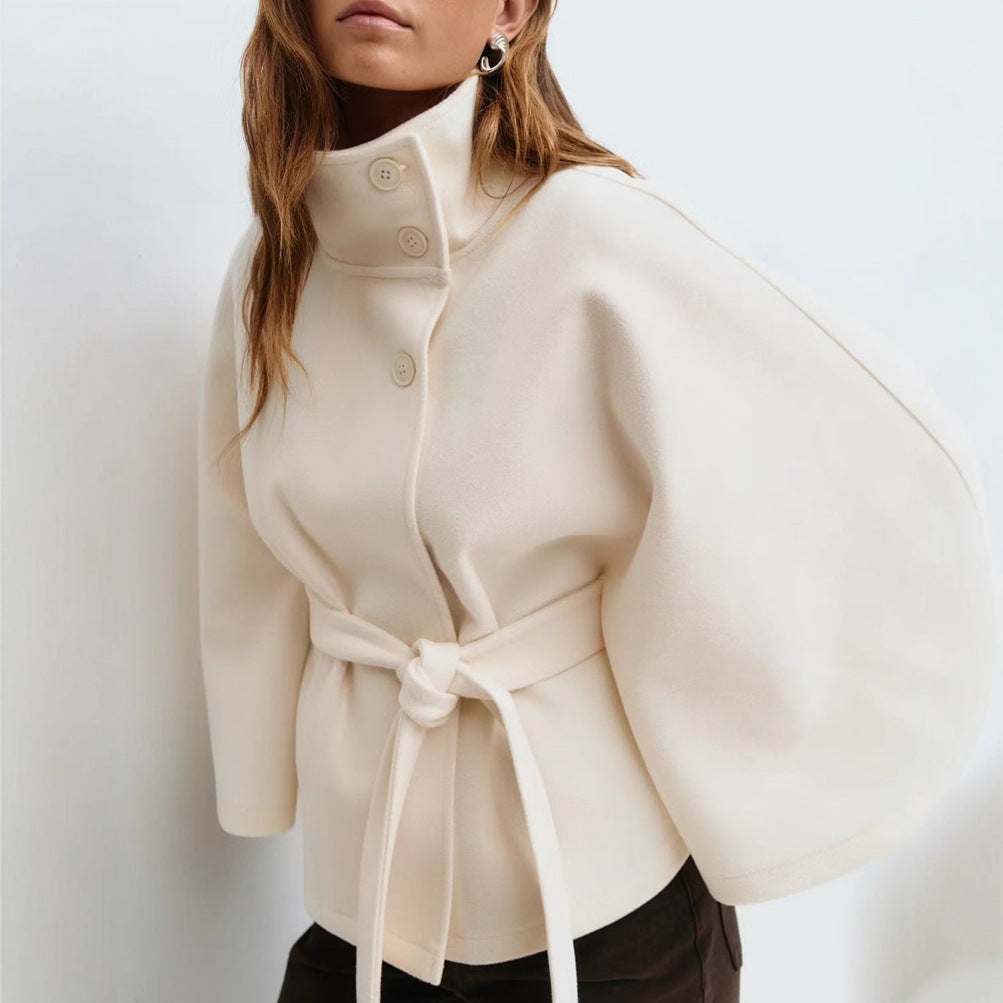 Damen Trenchcoat mit hohem Halsausschnitt, modischen Fledermausärmeln und Gürtel